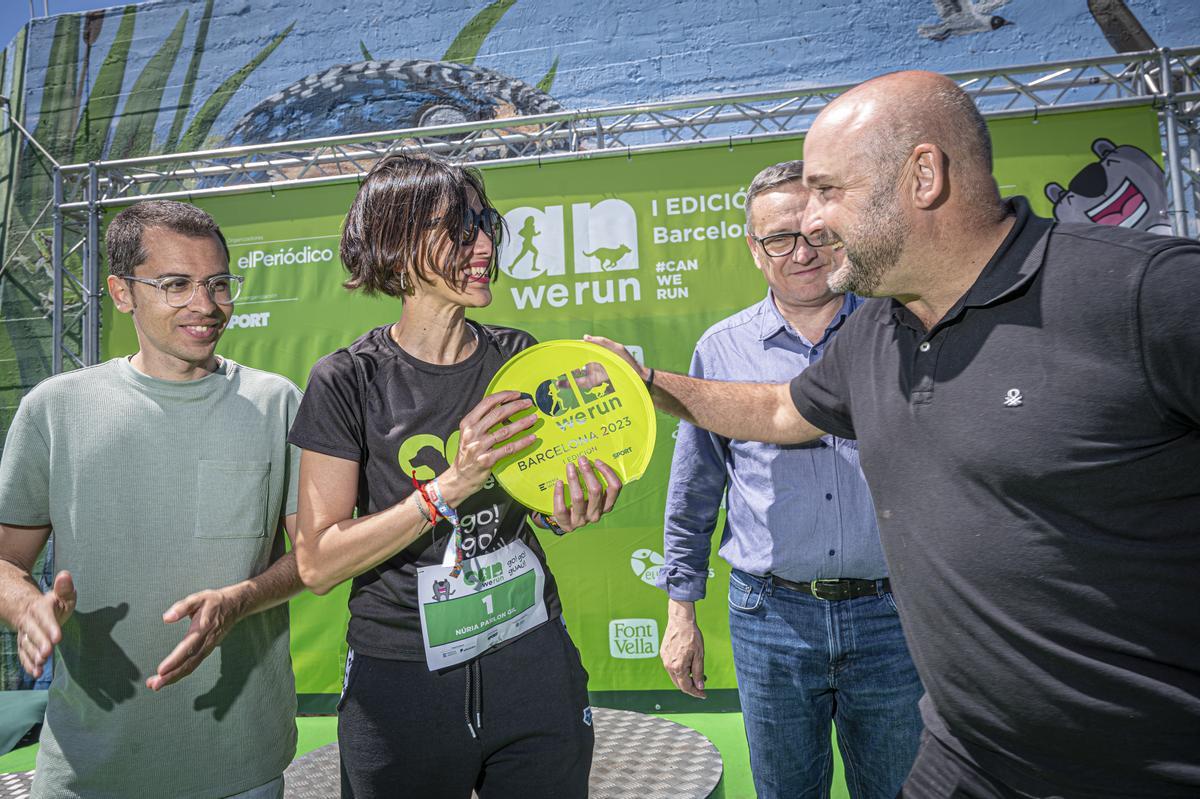 CAN WE RUN BARCELONA. La carrera organizada por Prensa Ibérica y El Periódico de Catalunya con la colaboración de Sport ,  donde las personas y sus mascotas perrunas corren en familia