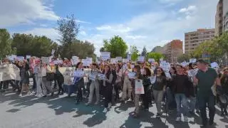 Los estudiantes de la EOI vuelven a cortar el tráfico en protesta por los recortes