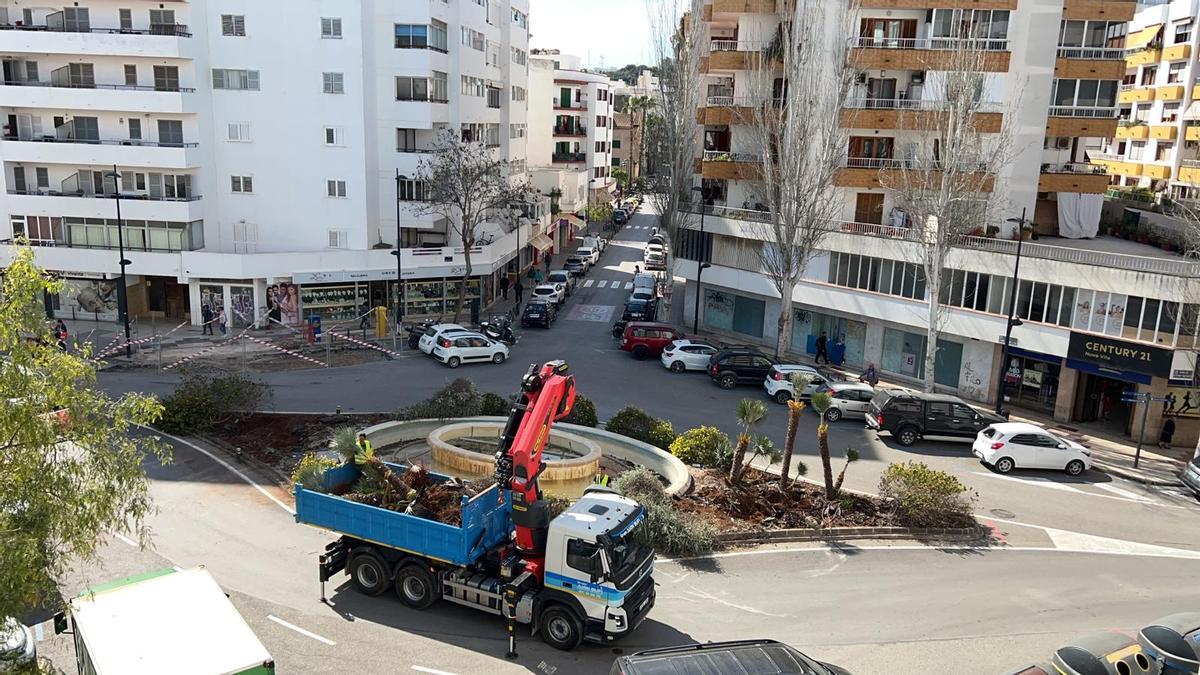 Comienza la demolición de la fuente de Isidor Macabich en Ibiza