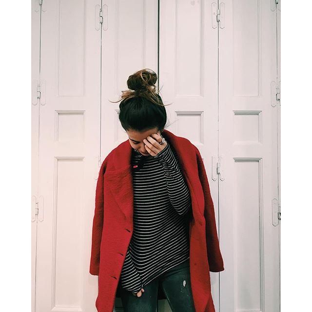 1. La chaqueta va sobre los hombros