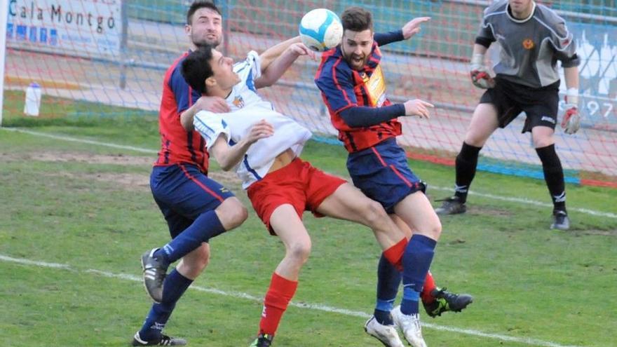 Roca, en una acció del seu debut contra el Vilassar