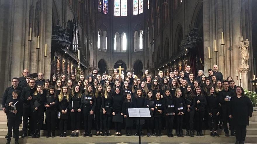 Una imagen del coro en la catedral parisina