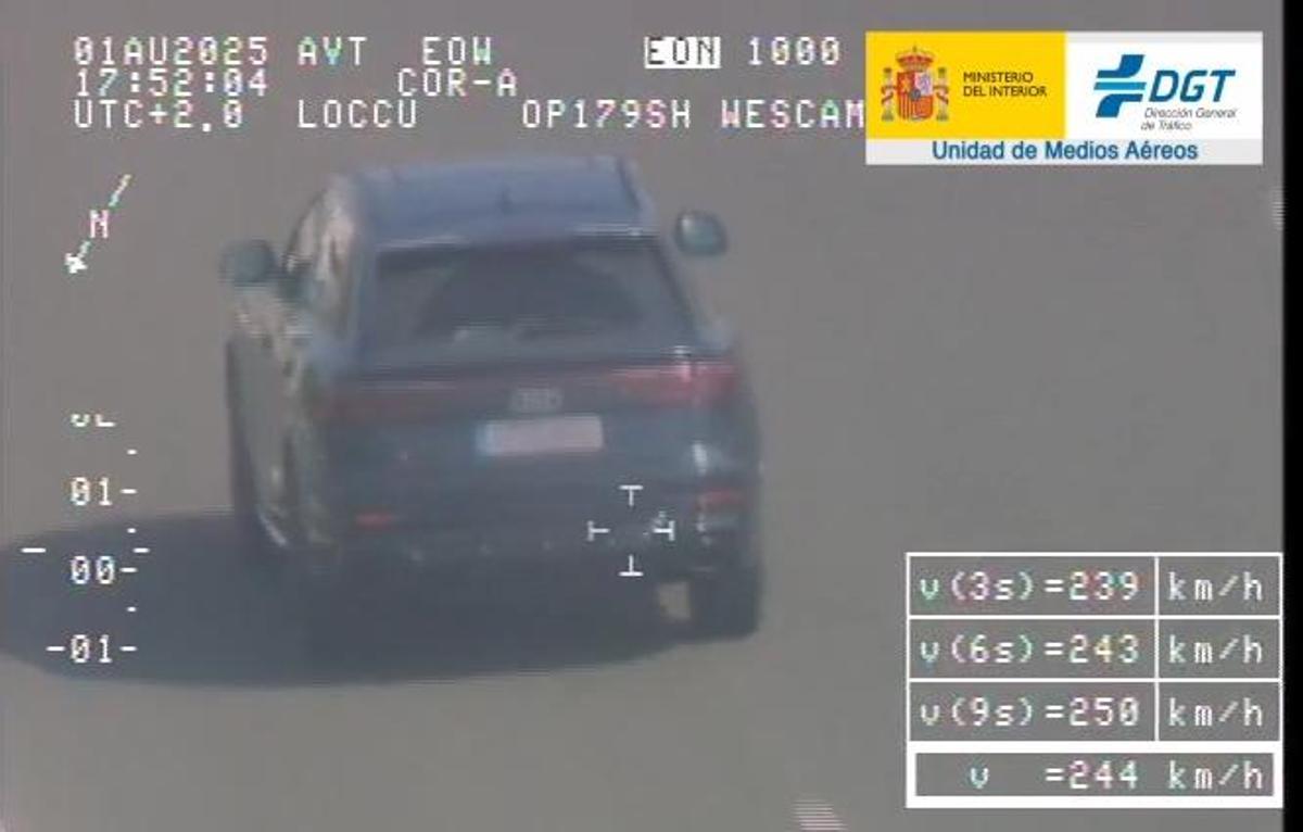 Uno de los vehículos denunciados en Madrid durante la campaña de la DGT