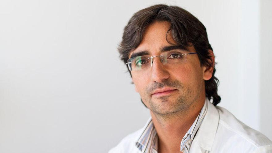 El doctor coruñés Diego González Rivas, entre los diez mejores especialistas de España