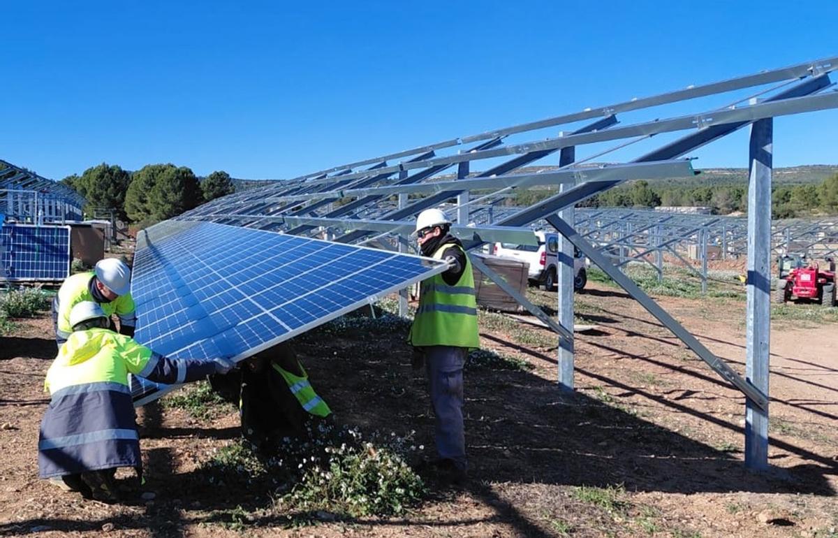 Inicio de la construcción de la planta fotovoltaica de Iberdrola en el Valle de Ayora.