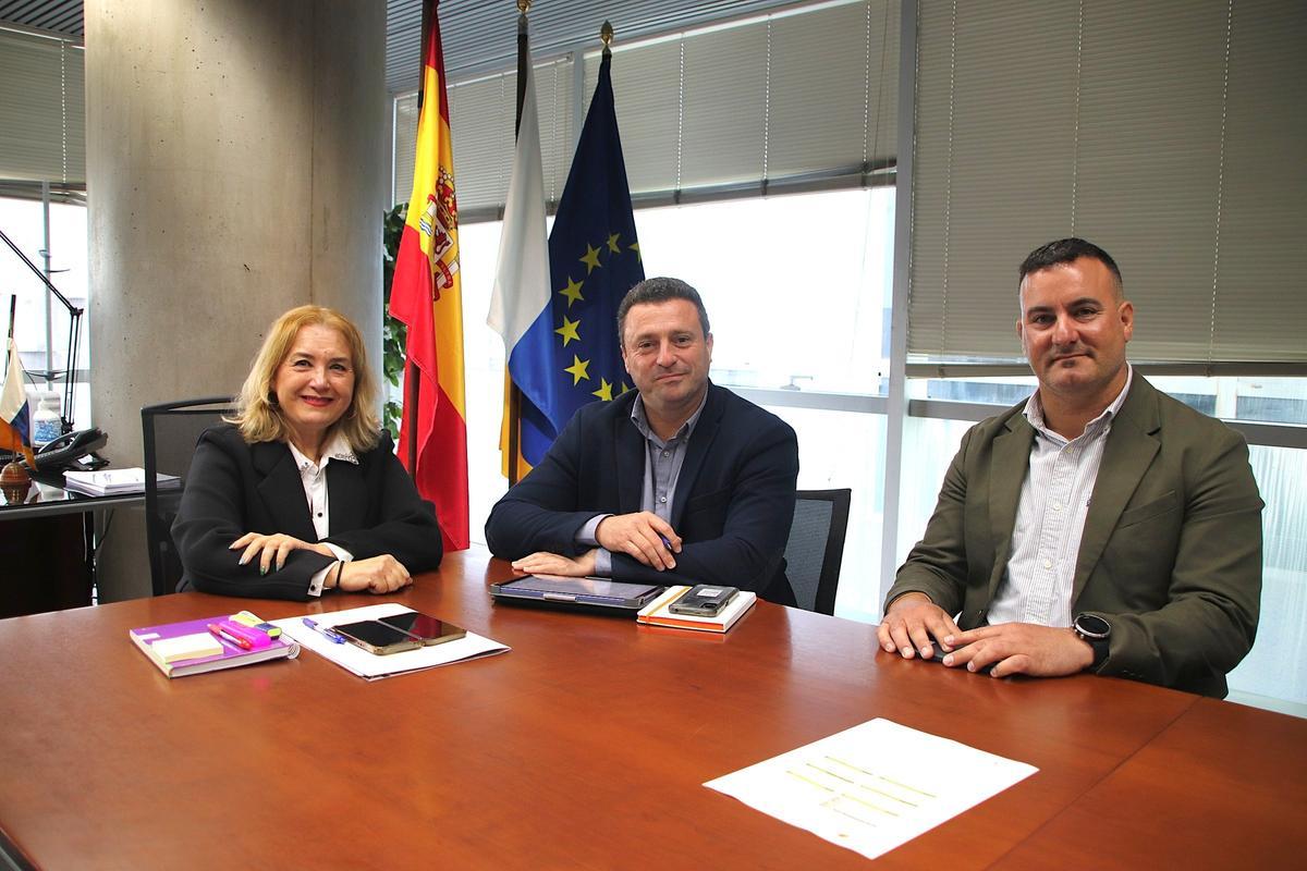 Pino León, Óscar Noda y Ángel Lago, en la reunión en el Icavi en Las Palmas de Gran Canaria