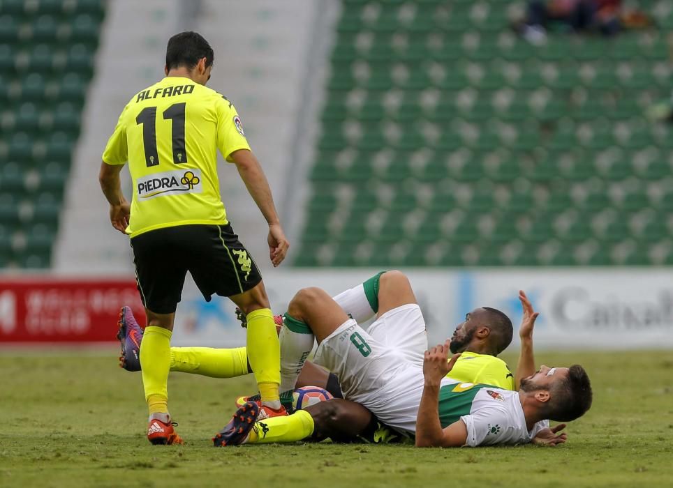 El Elche domina al Córdoba