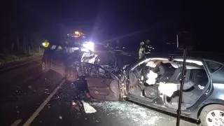 Trágica colisión frontal con un conductor muerto en Frades