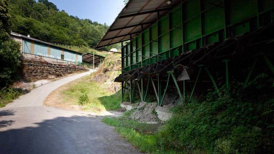 Instalaciones de la antigua mina de Los Artos, en cuyo entorno se harían los sondeos.