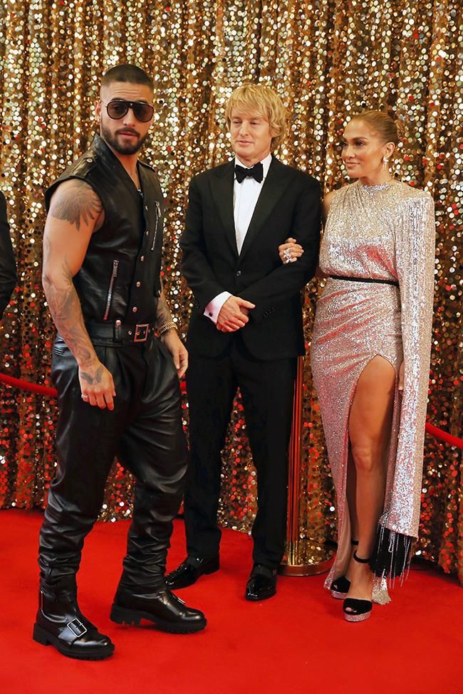 JENNIFER LOPEZ, OWEBN WILSON Y MALUMA DURANTE EL RODAJE DE "MARRY ME"