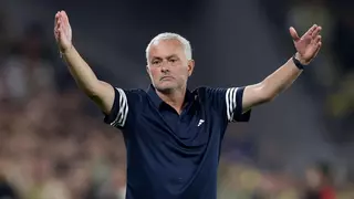 Mourinho se carga a Van Persie para seguir vivo en la Champions