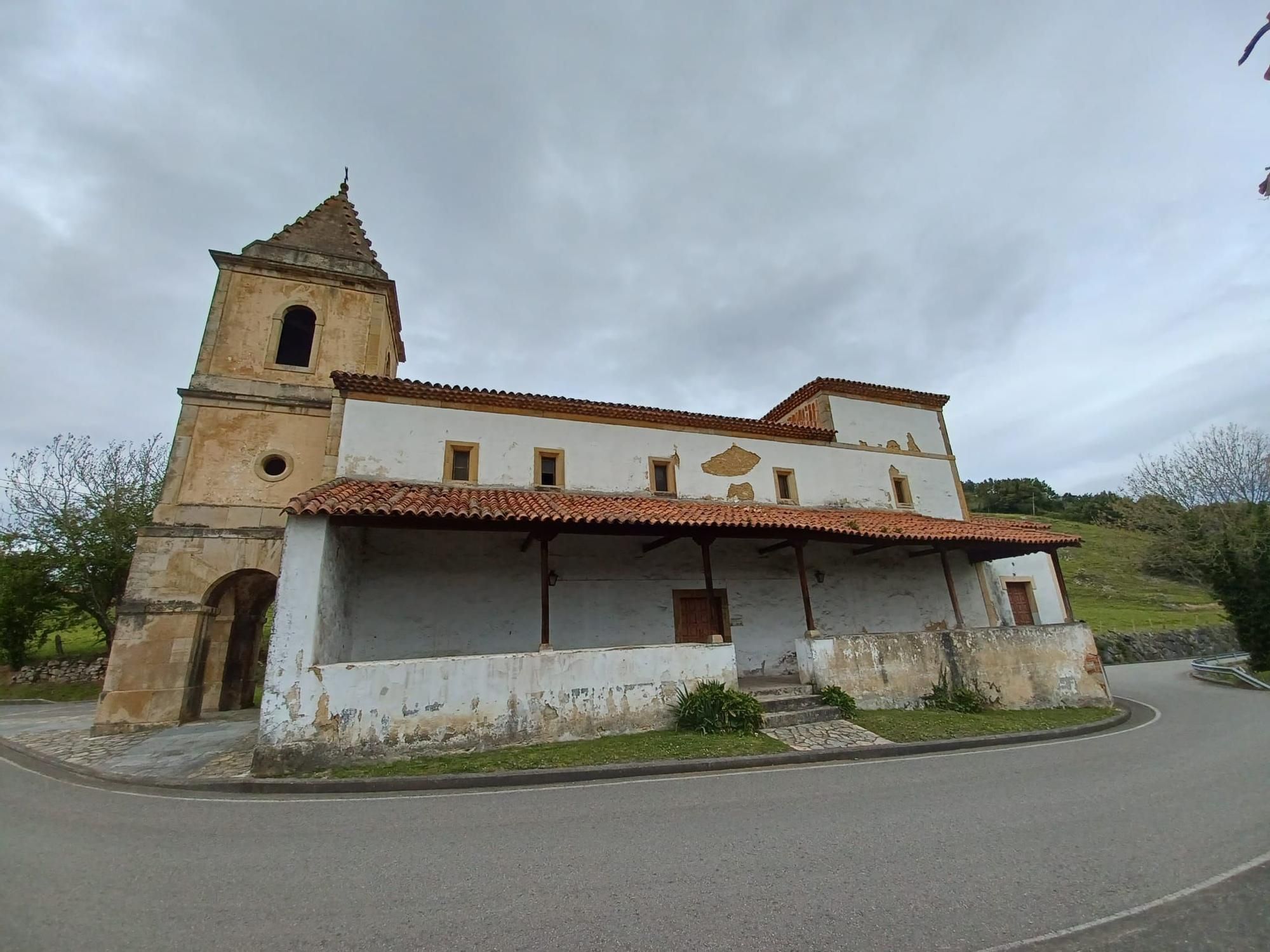 Mil años en el mirador privilegiado en San Miguel de Villardeveyo, el templo de la celosía prerrománica