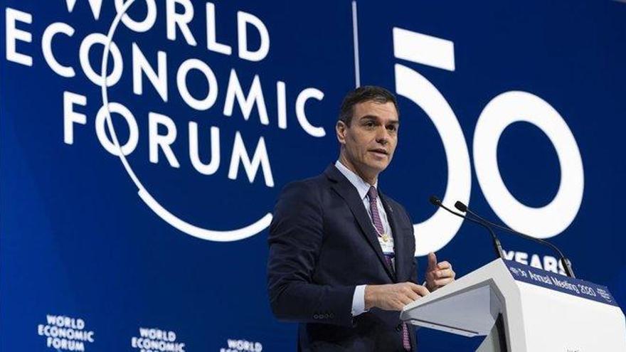 Sánchez vende su agenda digital y climática a los inversores de Davos