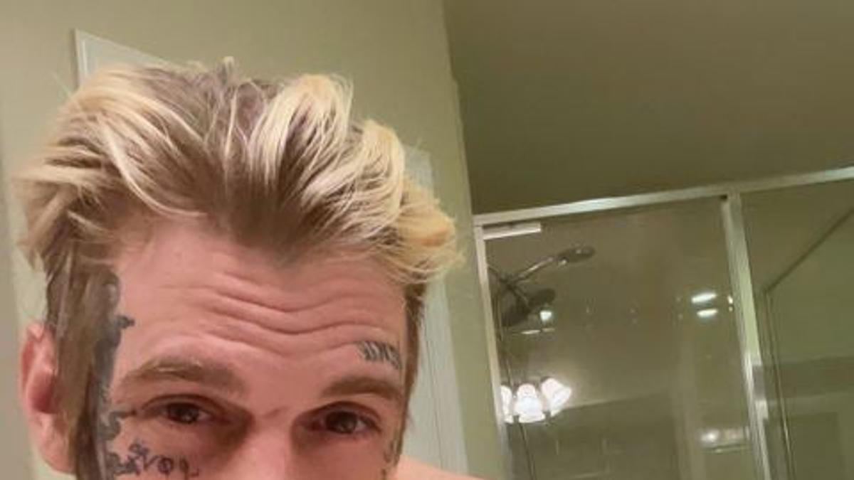 Aaron Carter amplía el negocio de OnlyFans y ahora se desnuda en vivo