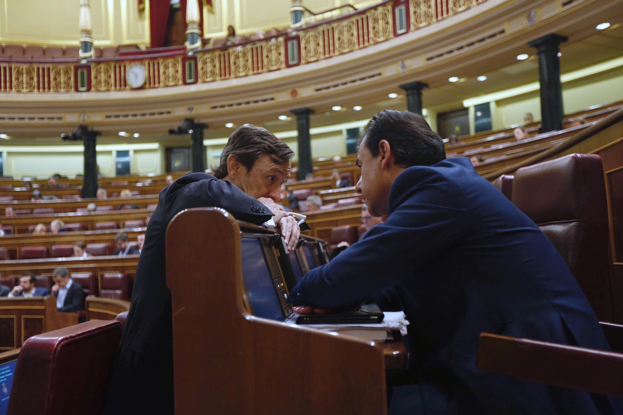 Rafa Hernando y Fernando Martínez-Maíllo en el Congreso.