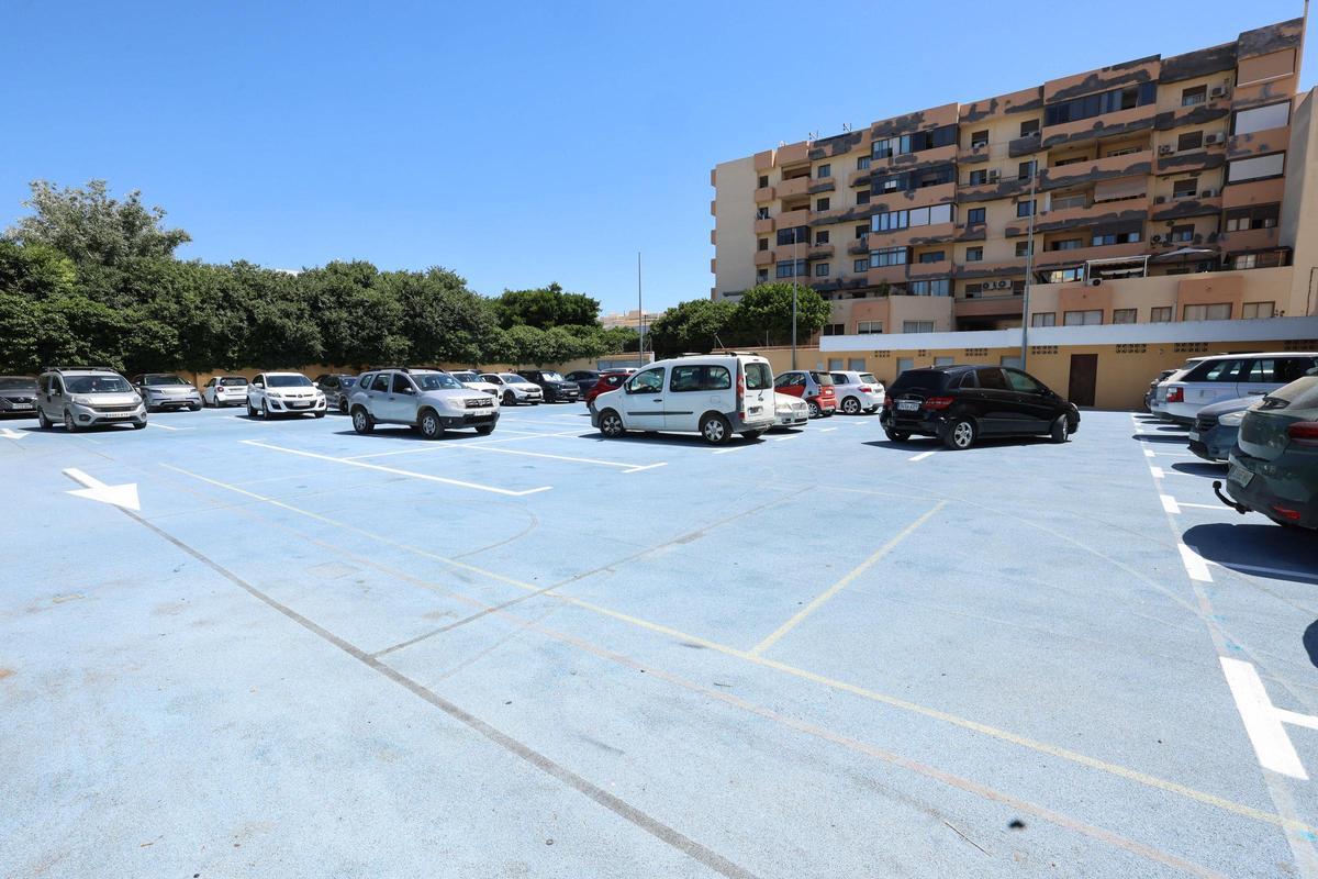 Imágenes del aparcamiento provisional por el cierre del 'parking' del Mercat Nou Imágenes del aparcamiento provisional por el cierre del 'parking' del Mercat Nou
