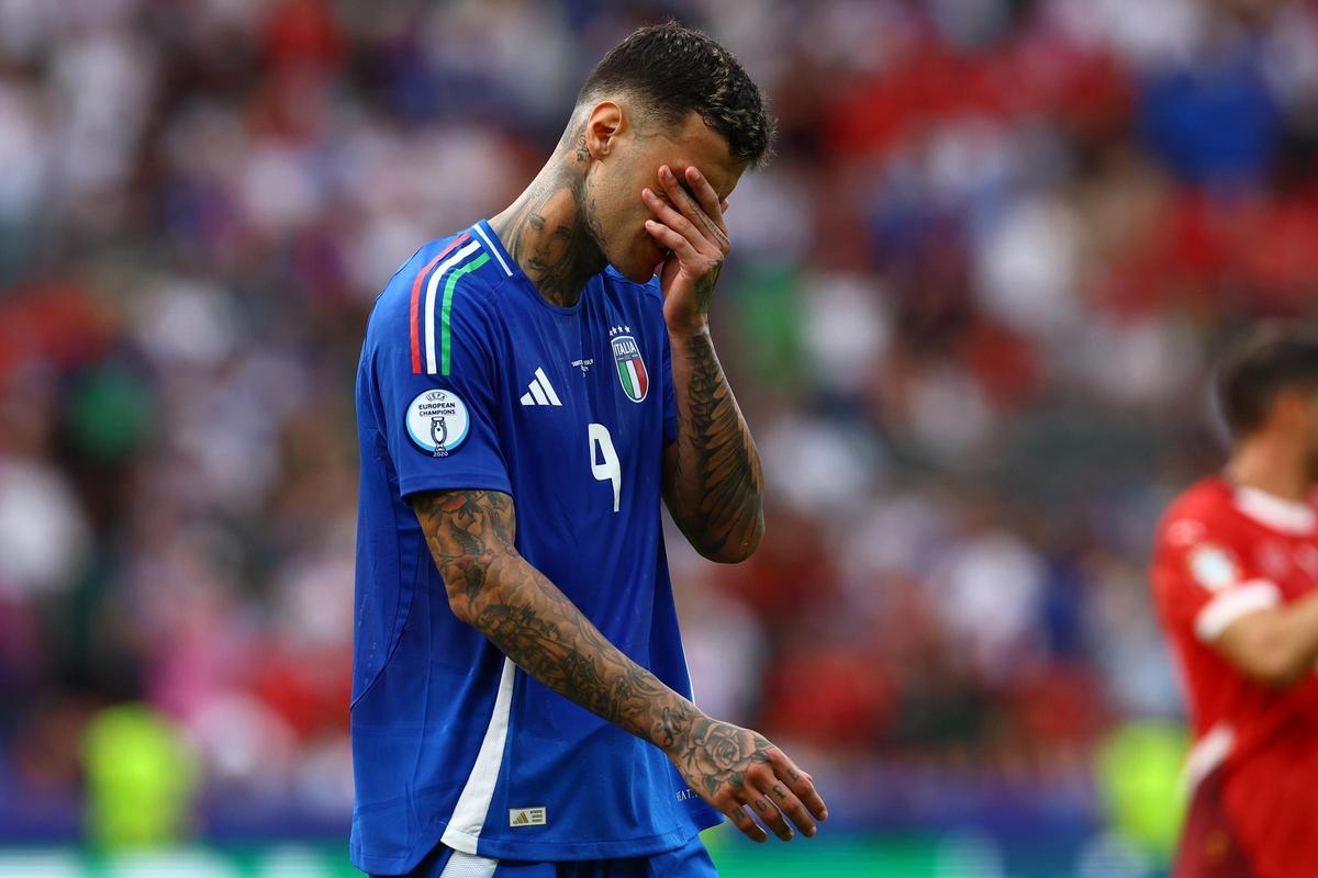 Scamacca, muy triste tras la eliminación de Italia en la Euro