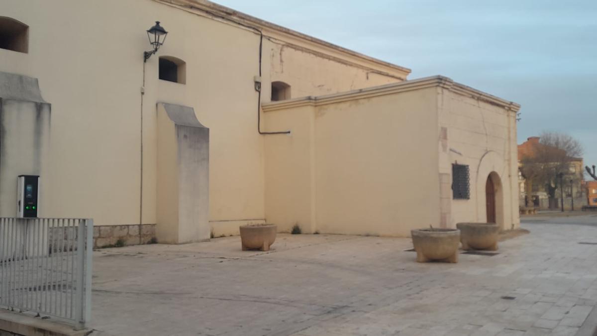 Punto de recarga de vehículos eléctricos ubicado en la calle Comedias de Toro.