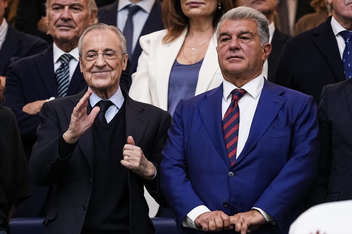 26/10/2025 Florentino Perez, President of Real Madrid and Joan Laporta, President of FC Barcelona, during the Spanish League, LaLiga EA Sports, football match played between Real Madrid C.F. and FC Barcelona at Santiago Bernabeu stadium on October 26, 2025, in Madrid, Spain. DEPORTES Oscar J. Barroso / AFP7 / Europa Press