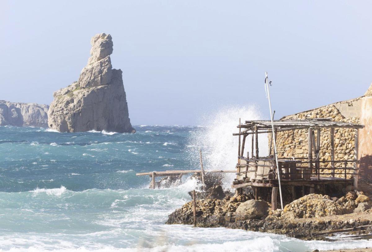 ‘Nils’ deja rachas de hasta 105 kilómetros por hora en Ibiza