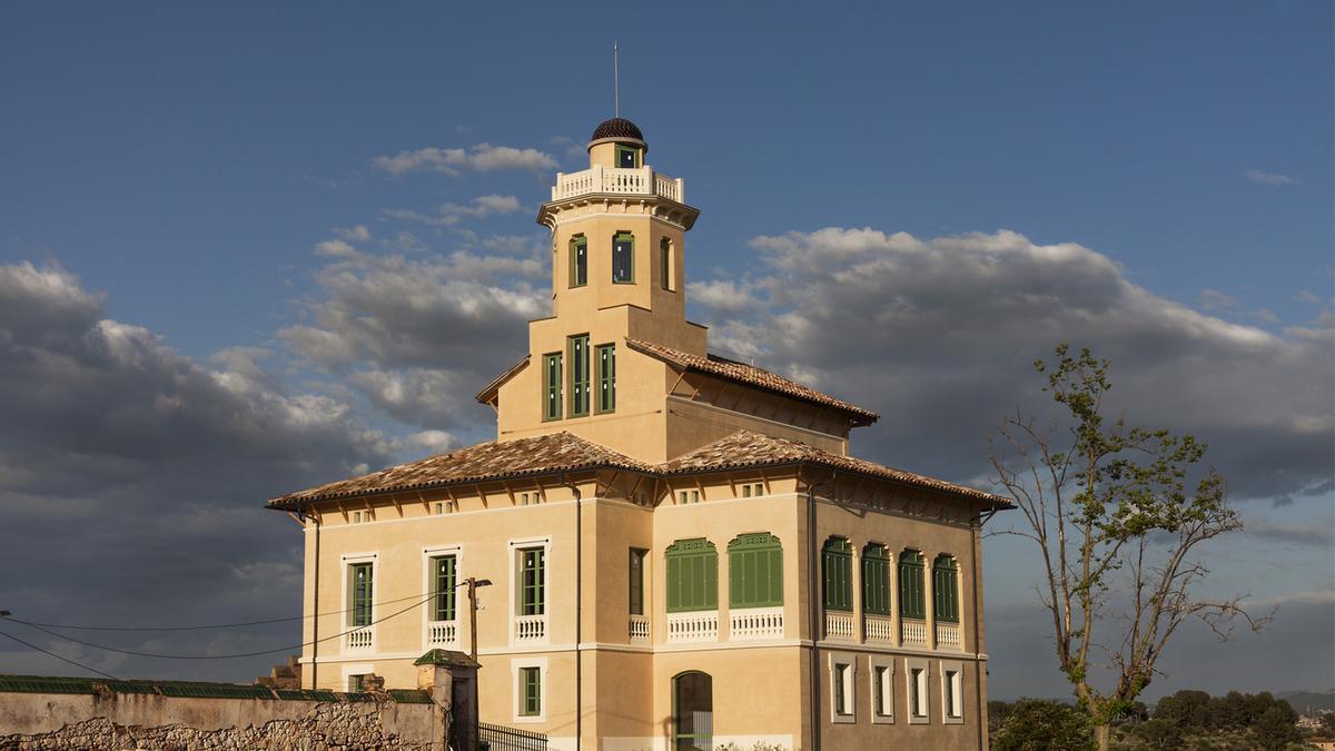 La Torre Lluvià, de l'arquitecte modernista Ignasi Oms i Ponsa