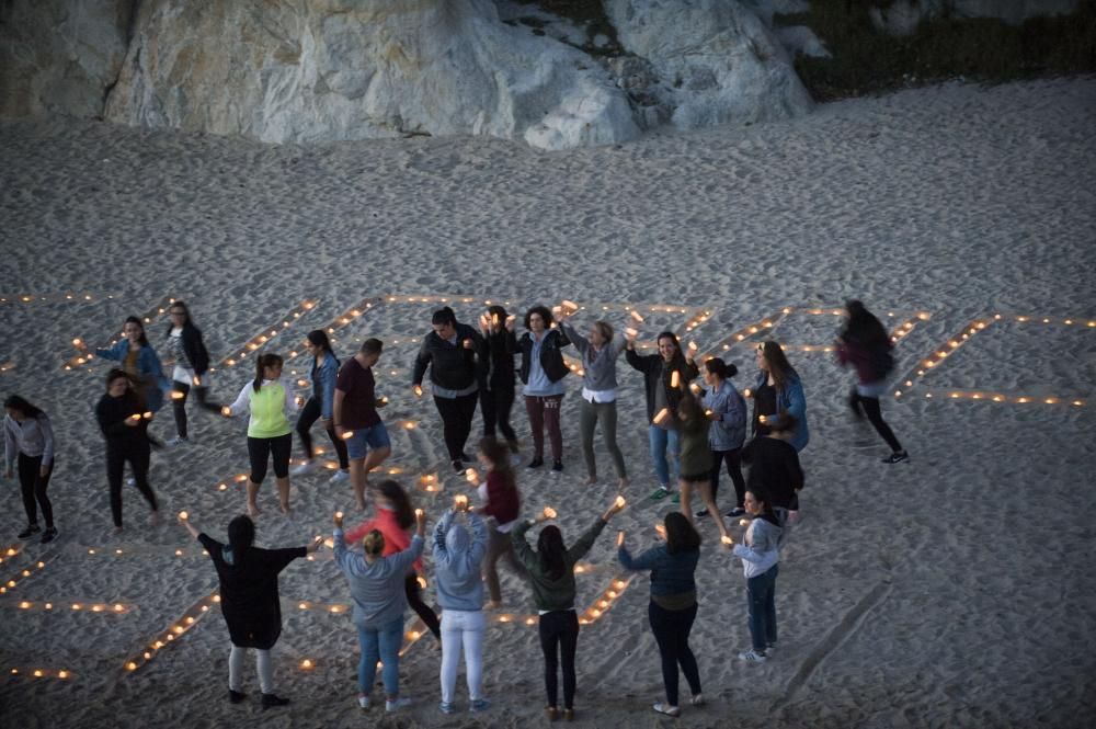 Mensajes por la paz en la arena de A Coruña