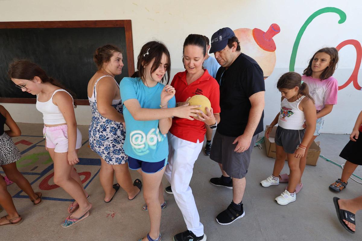 Aquí están todas las fotos de la convivencia entre niños y usuarios del centro de día de Can Raspalls