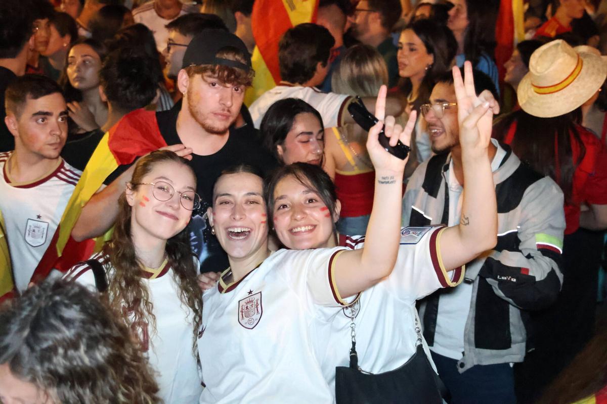 Celebración en la Fuente de La Marina España campeona del Mundial 2026 Celebración en la Fuente de La Marina España campeona del Mundial 2026