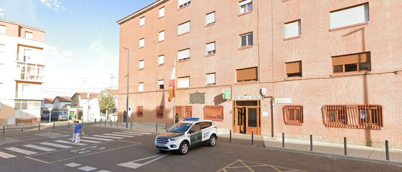 La Guardia Civil, con apoyo de la Policía Local, mantiene una vigilancia ininterrumpida de la víctima.