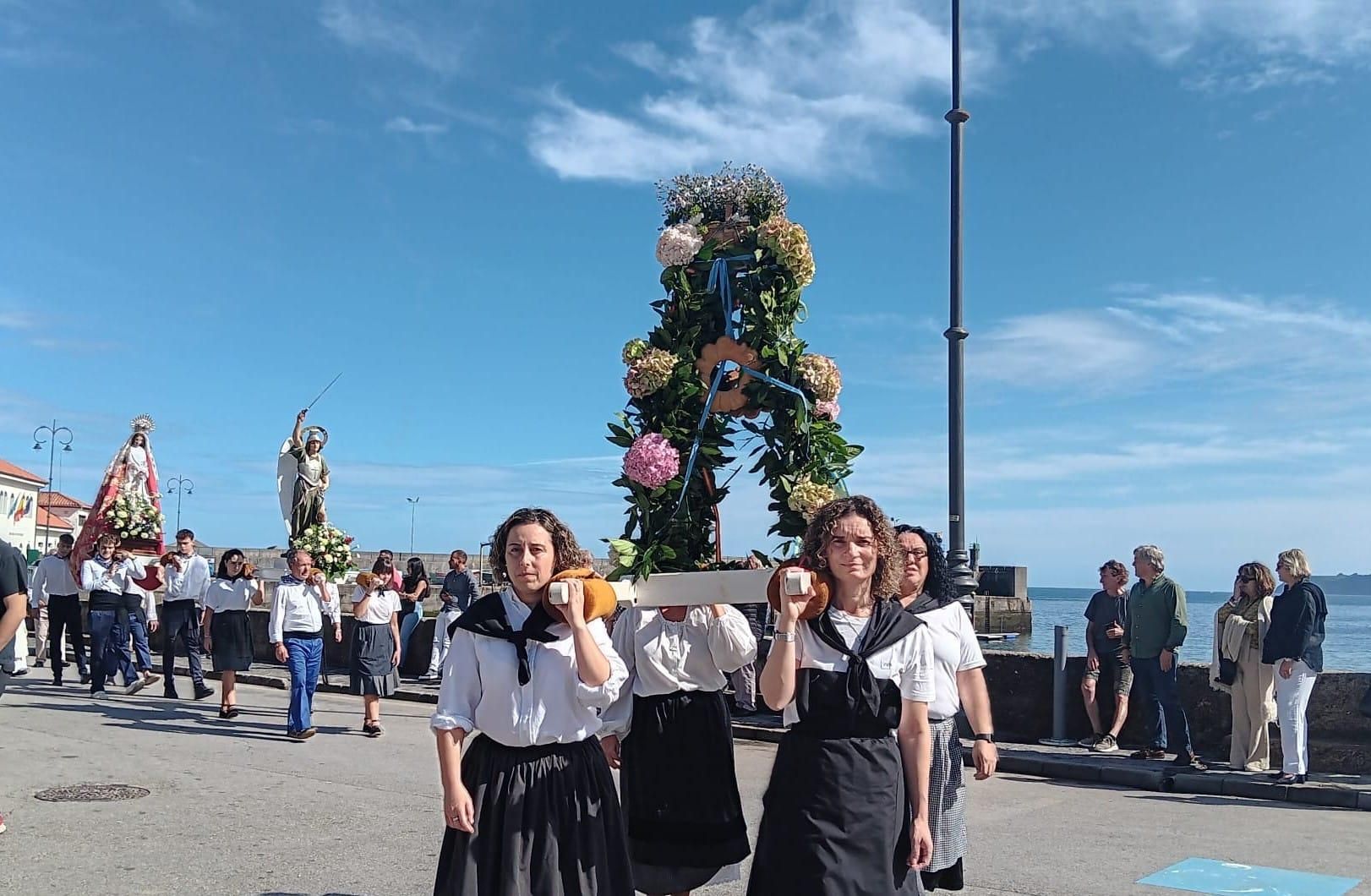 Tazones, honras a San Miguel y a la Virgen del Rosario