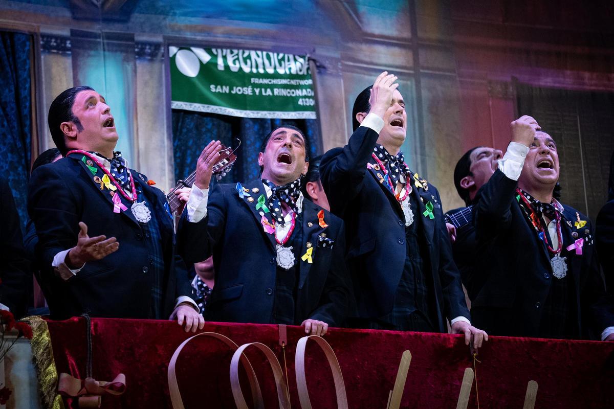 La chirigota del Bizcocho y Pablo de la Prida, 'Sssshhh', en su pase de cuartos de final.