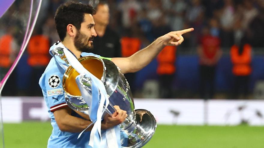 Ilkay Gundogan, con el trofeo de la Champions League.
