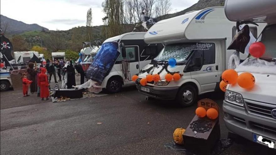 Concentración de caravanistas gallegos para celebrar Samaín. |   // AC Y CAMPERS CON PEQUES GALICIA