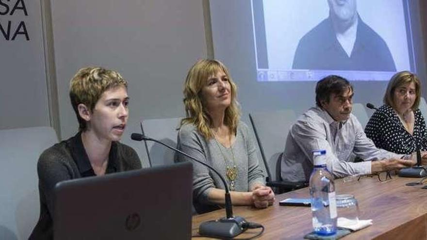 De izquierda a derecha, Sara Fernández, Marisa Ponga, Pedro Menéndez y Beatriz Pantiga.