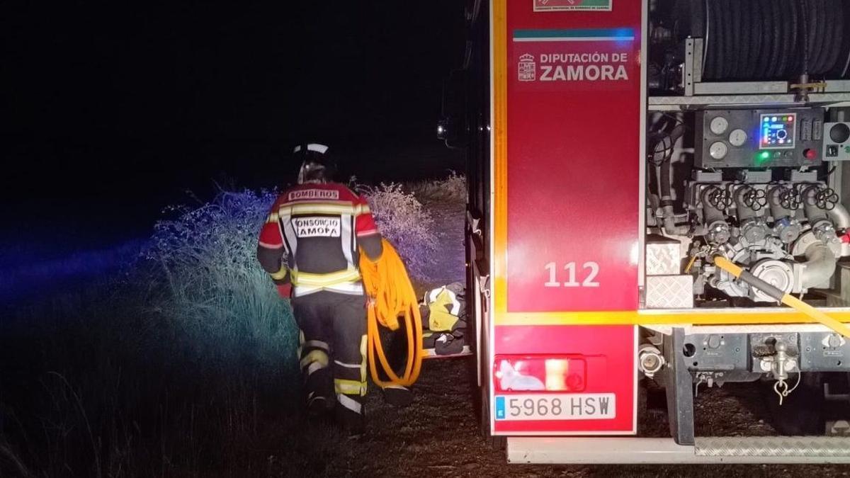 Un incendio de pasto en Las Enillas obliga a una rápida intervención de los bomberos