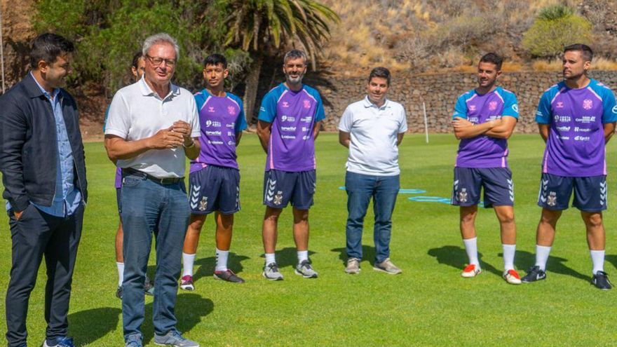La directiva del CD Tenerife Femenino en El Mundialito.