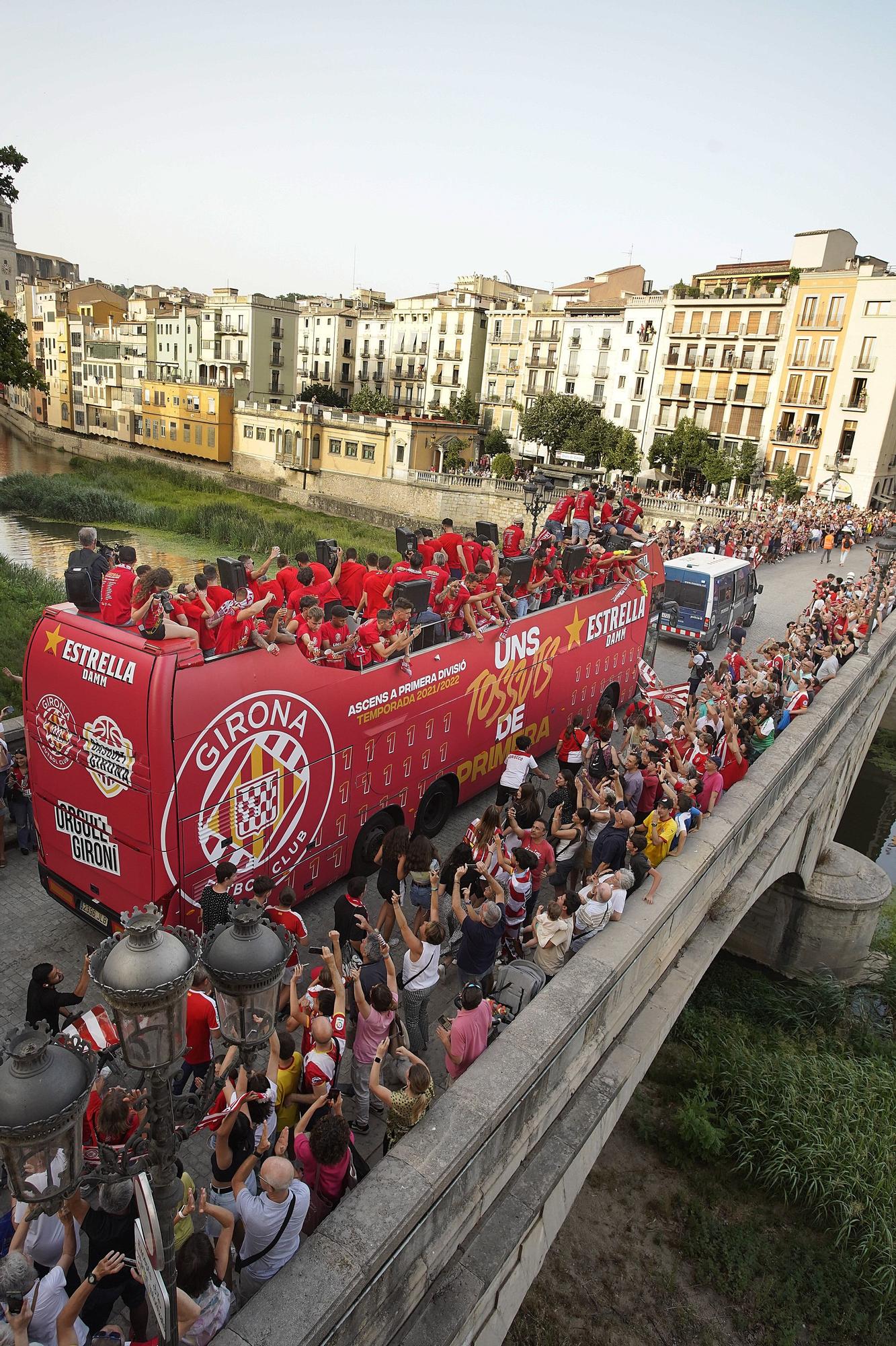 Les millors imatges de la rua de celebració del Girona i el Bàsquet Girona