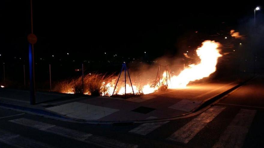 Alerta en Burriana por un incendio en Novenes de Calatrava