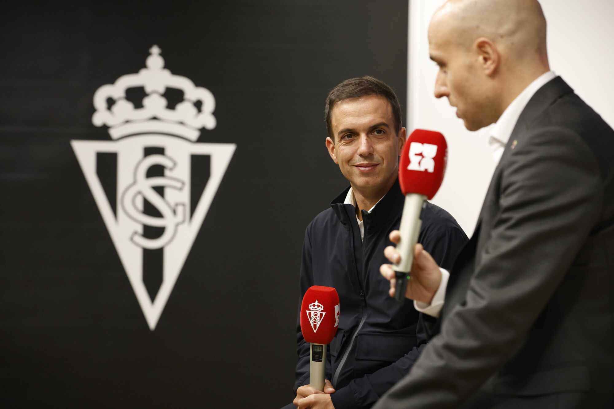 Así fue la presentación de Borja Jiménez como entrenador del Sporting