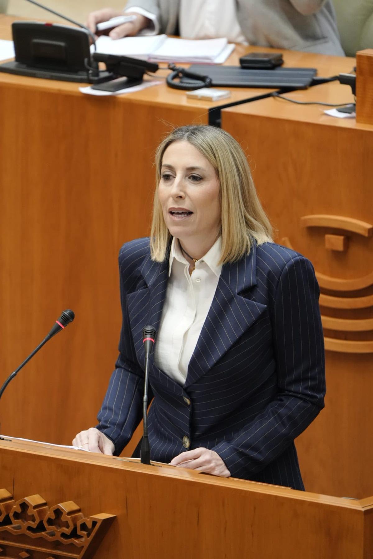 Fotogalería | Segunda sesión del pleno de investidura de María Guardiola en imágenes