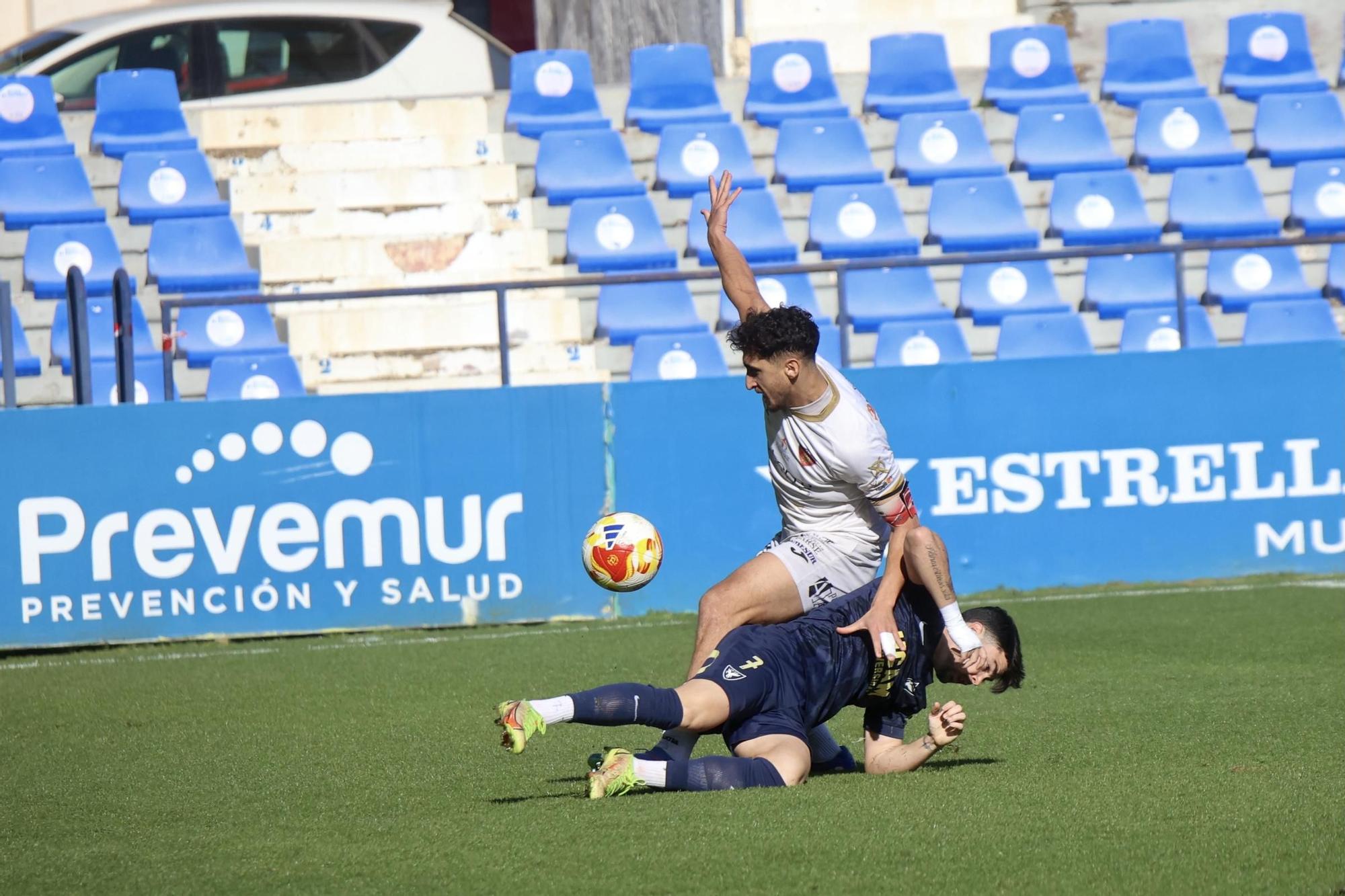 El UCAM Murcia CF contra el Puente Genil en fotos