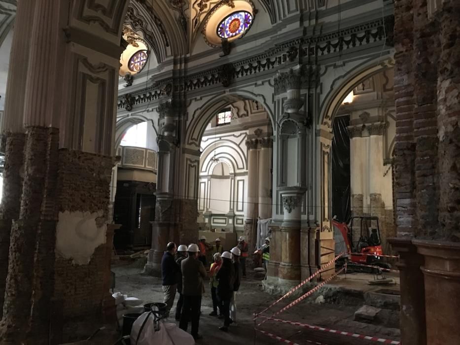 Visita a las obras del interior de la iglesia de Santiago