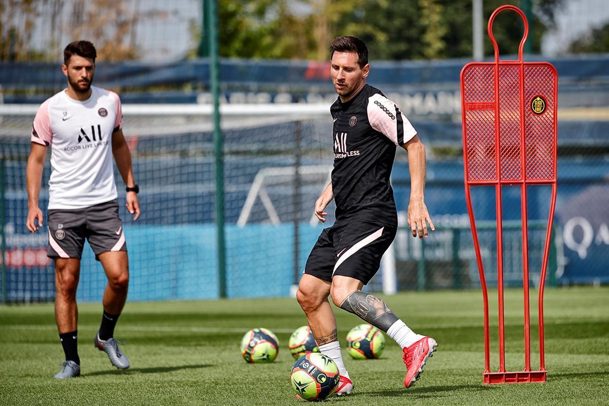 Las mejores imágenes del primer entrenamiento de Messi con el PSG Las mejores imágenes del primer entrenamiento de Messi con el PSG