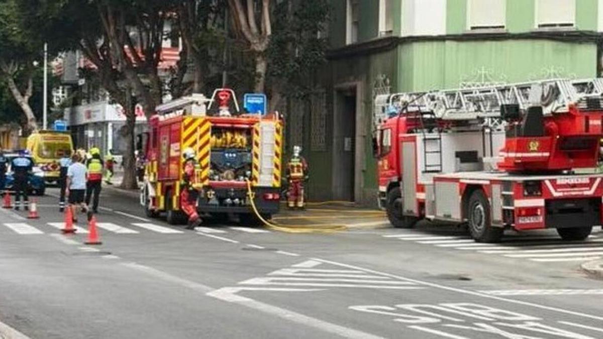 Un hombre resulta herido con quemaduras graves en el incendio de una vivienda en la calle Pío XII