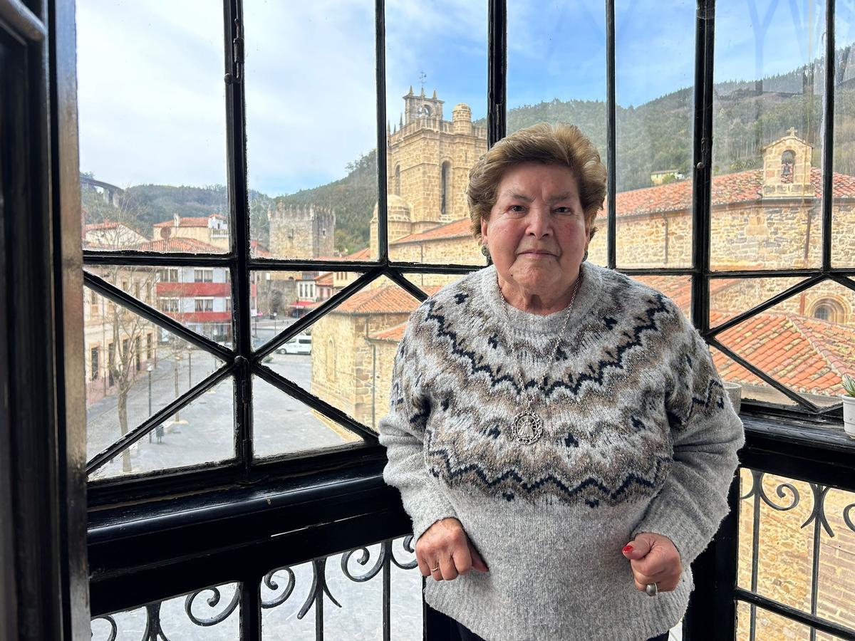 Manuela Quintana, Mujer del Año 2026 de Salas, en la galería del Hotel Soto.