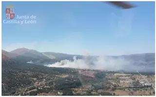 Controlado el incendio forestal de Navaluenga (Ávila)