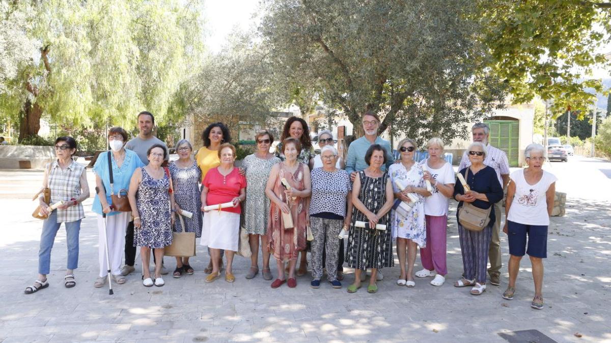 Encuentro de 'collidores' de Puigpunyent con representantes del Consell.