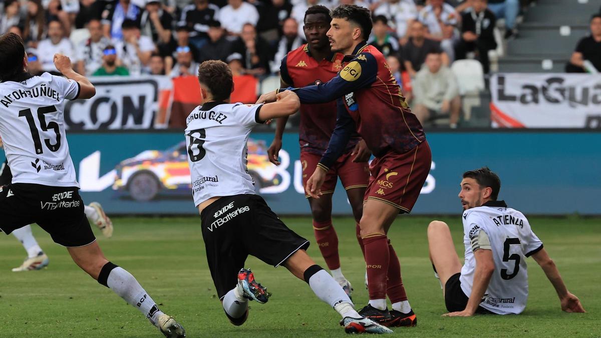 El Deportivo se contenta con un punto envenenado