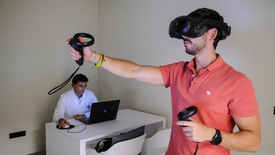 Una terapia visual con realidad virtual, pionera en Canarias, permite a los pacientes recuperar hasta un 30% de su campo visual perdido