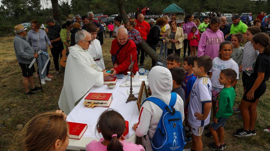 La fiesta del catecismo regresa al monte Castrove 40 años después